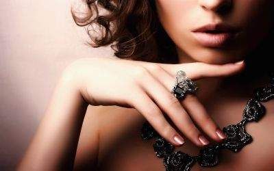 Makeup Forever "зашлевиха" конкуренцията с колекцията 'петдесет нюанса сиво'